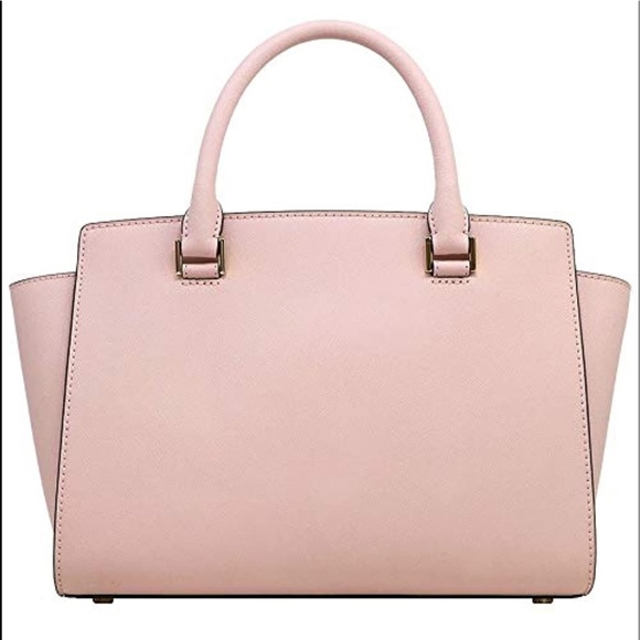 Michael Kors Powder Blush
14" L X 8.5"H X 5"W
5" Handle Drop
Adjustable Strap - Picture 3 of 4